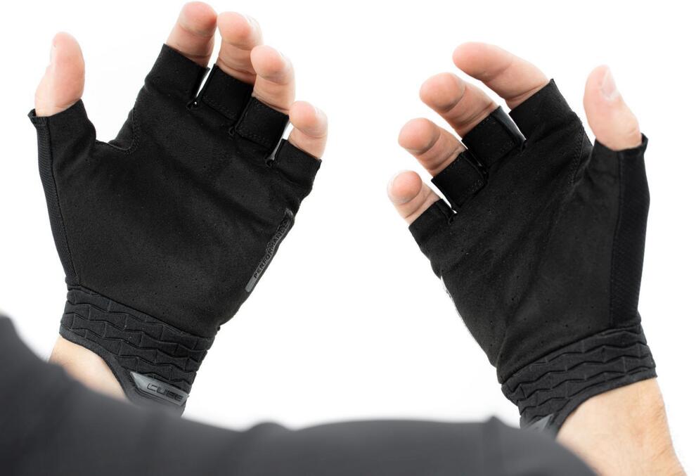 Guantes CUBE Performance de dedos cortos, color negro