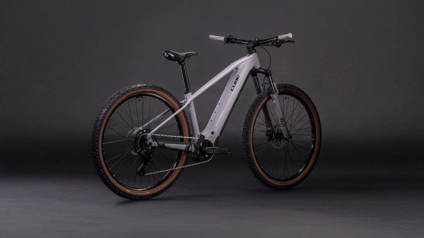 CUBE REACTION HYBRID PERFORMANCE 600 PLUMGREY/BLACK 2026