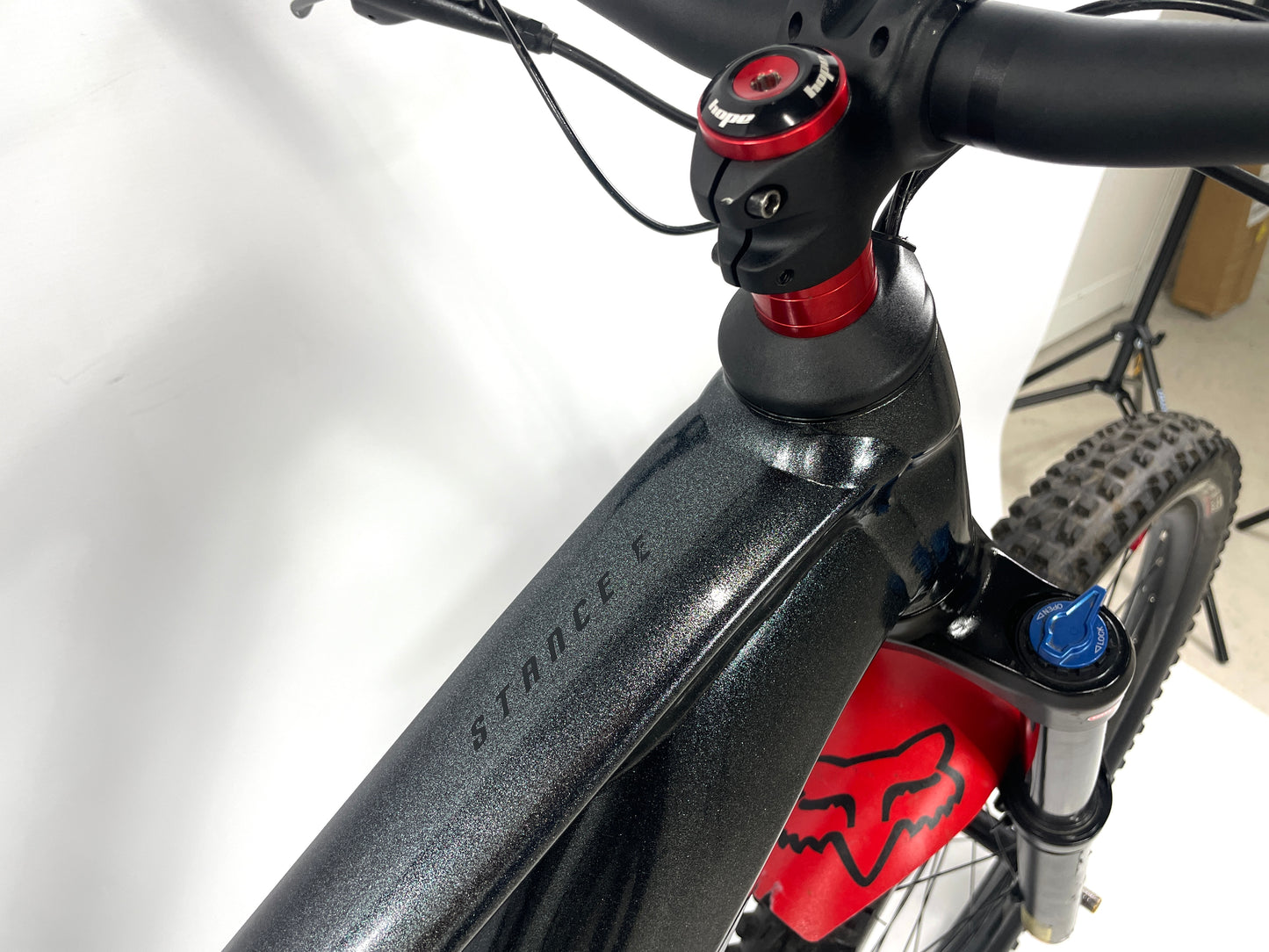 Bicicleta de montaña eléctrica con suspensión total Giant Stance E+ 2 2023