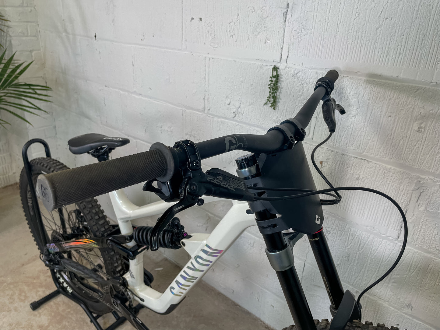 Canyon Sender Torque DH CLLCTV 2024 Full Suspension Mountain Bike