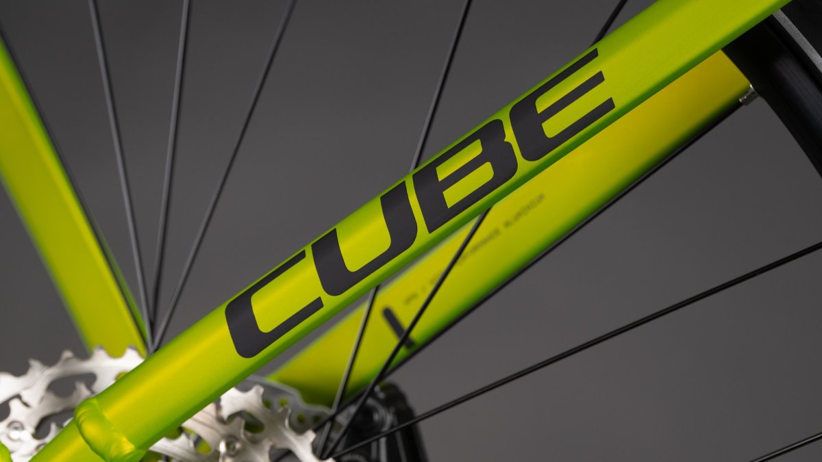 CUBE KATHMANDU HYBRID PRO 800 LIZARD/BLACK 2026