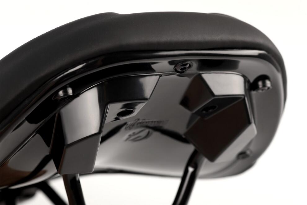 Natural Fit Saddle Sequence Black