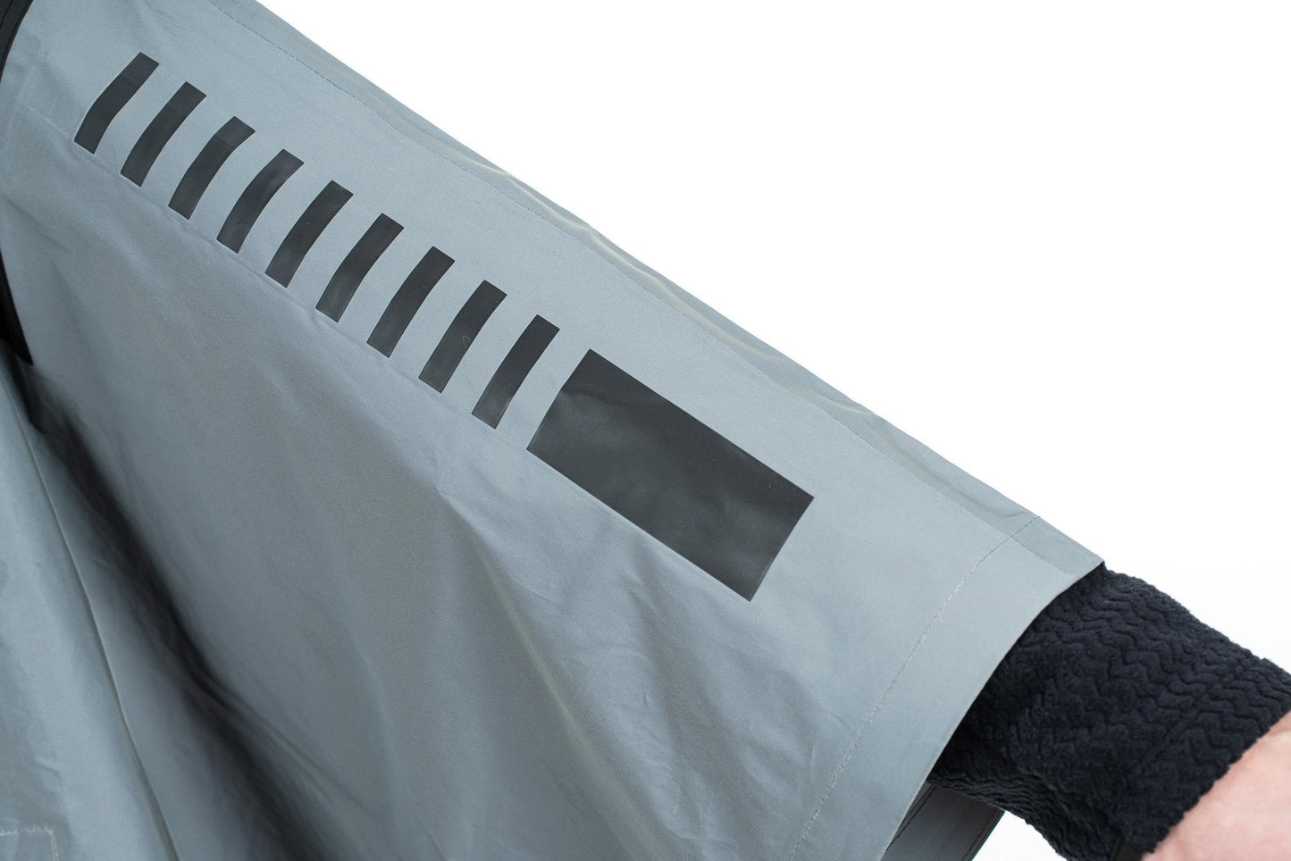Poncho de seguridad utilitario CUBE ATX color plata y gris
