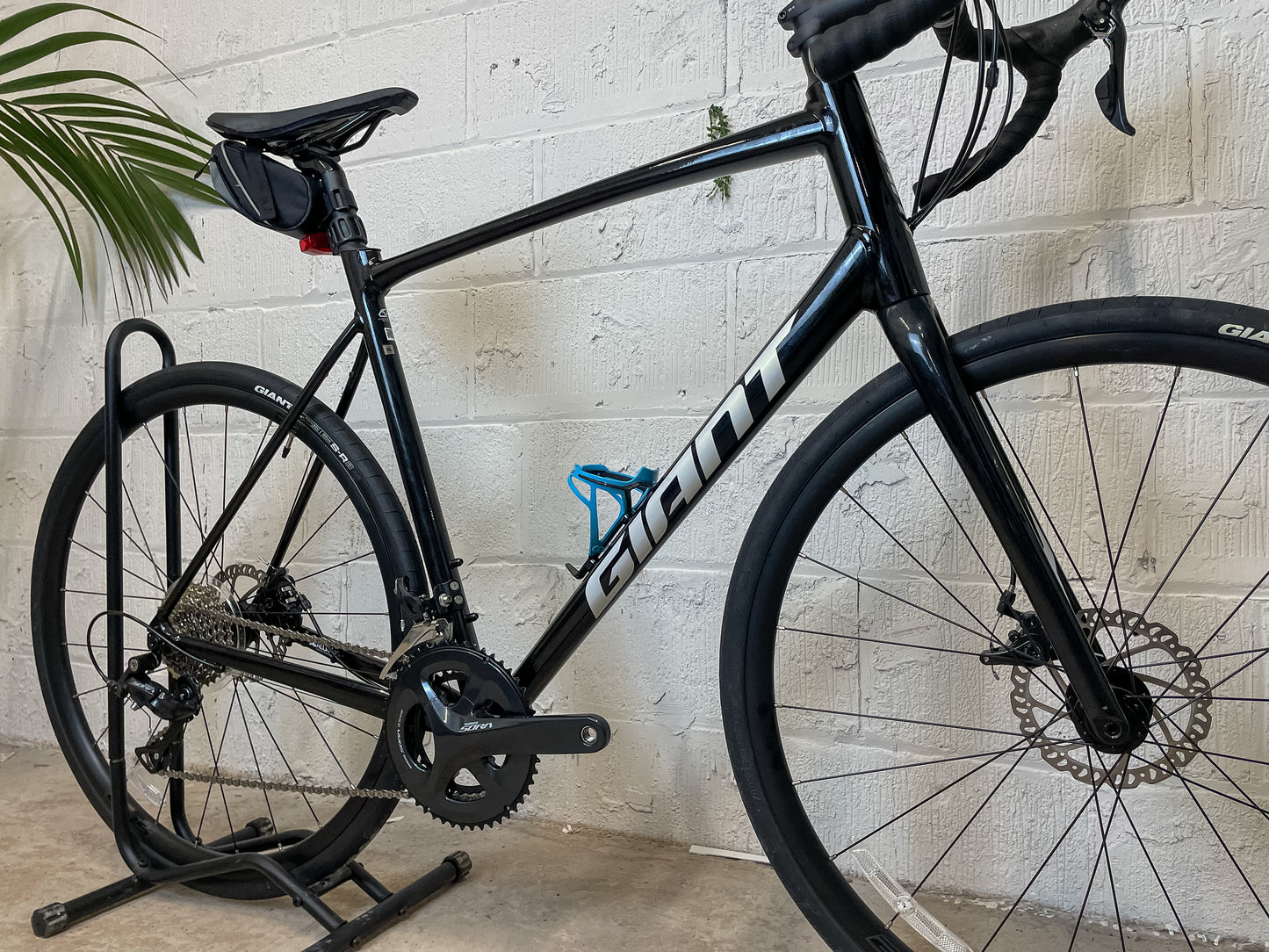 Giant Contend AR 3 Disc Road Bike