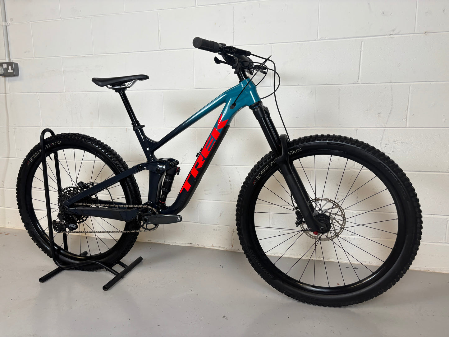 Trek Slash 7 29er Mountain Bike 2022
