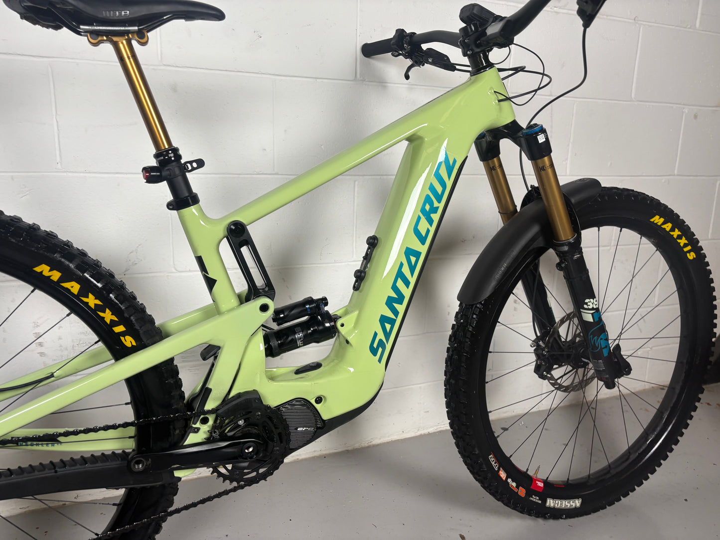 Santa Cruz Heckler CC X01 AXS RSV MX 2023 Electric Mountain Bike
