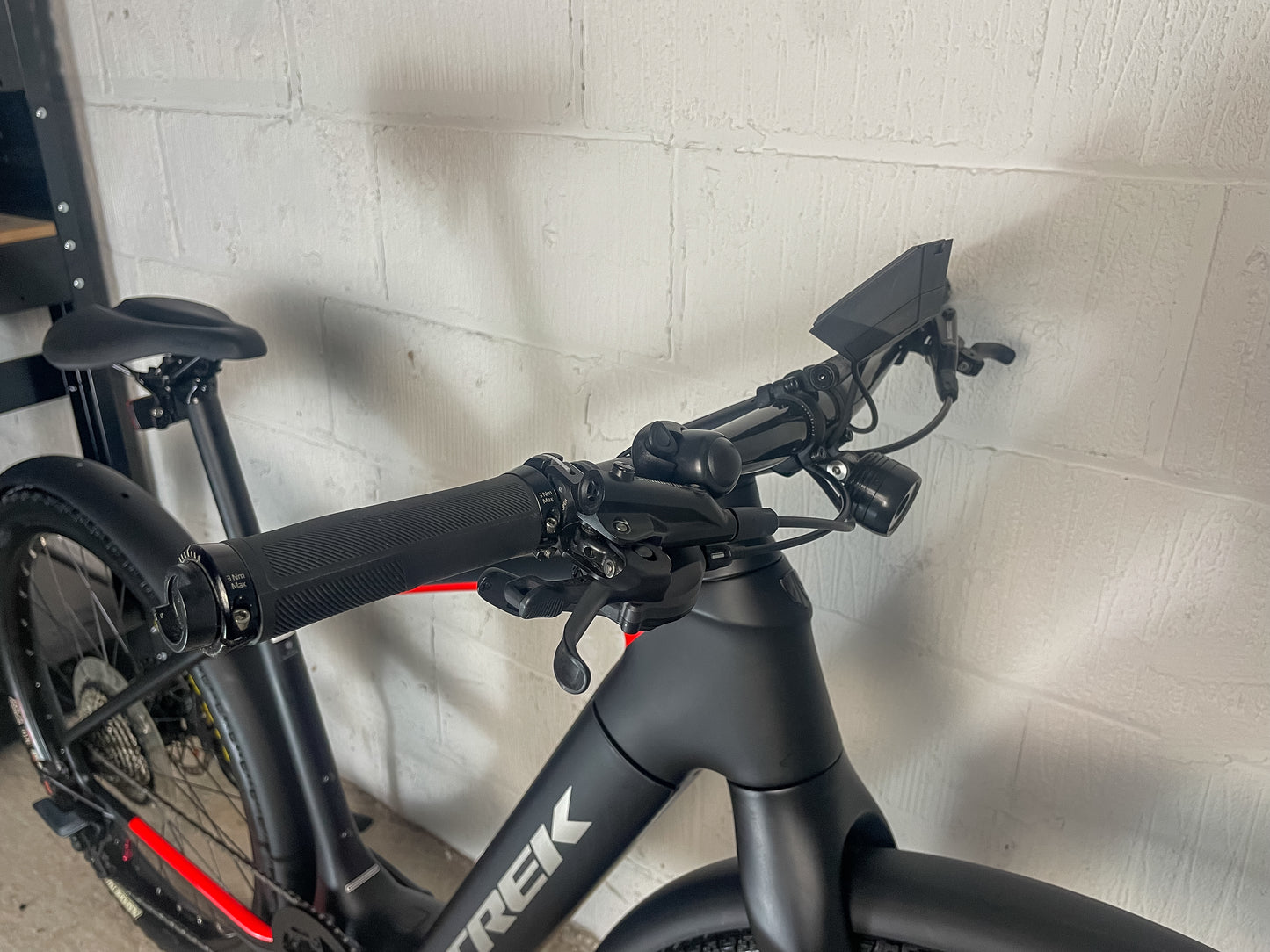 TREK ALLANT+ 9.9 250W 2022 CARBON ELECTRIC HYBRID BIKE *Only 400 Miles Rode*