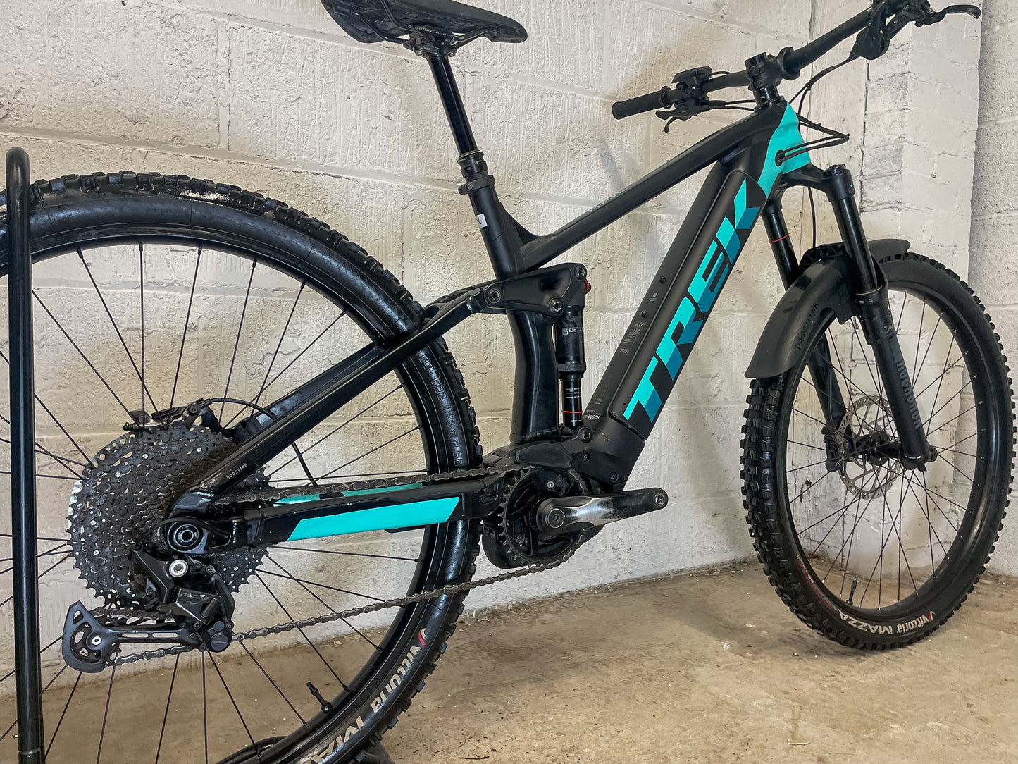TREK RAIL 5 625WH ELECTRIC MOUNTAIN BIKE 2023