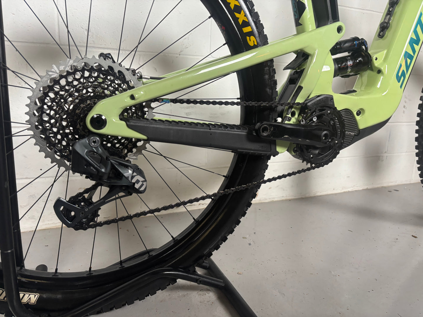 Santa Cruz Heckler CC X01 AXS RSV MX 2023 Electric Mountain Bike