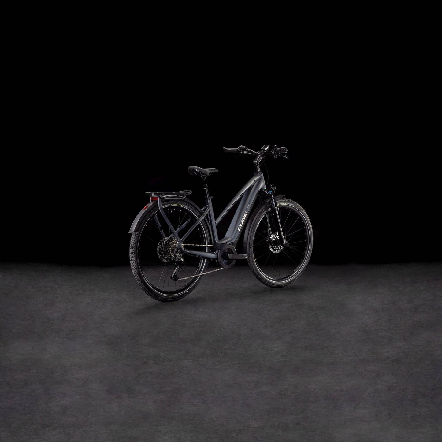 CUBE TOURING HYBRID PRO 625 METALLICGREY/CHROME 2025