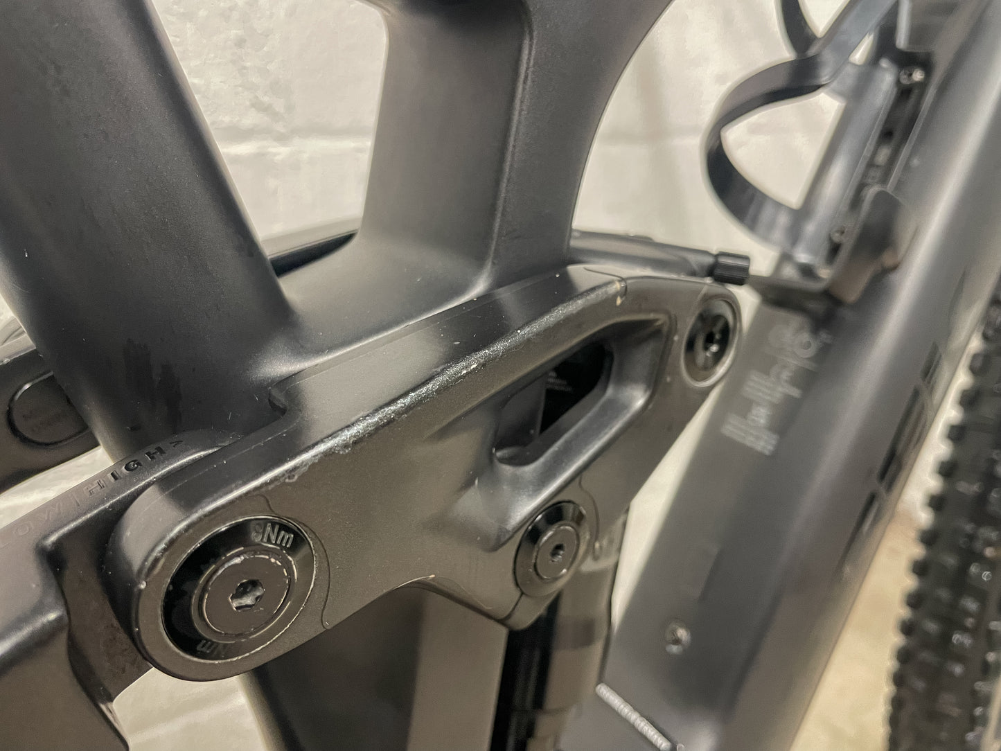 TREK  FUEL EXE 9.5 2024 ELECTRIC MOUNTAIN BIKE*Only 6 Miles Rode*