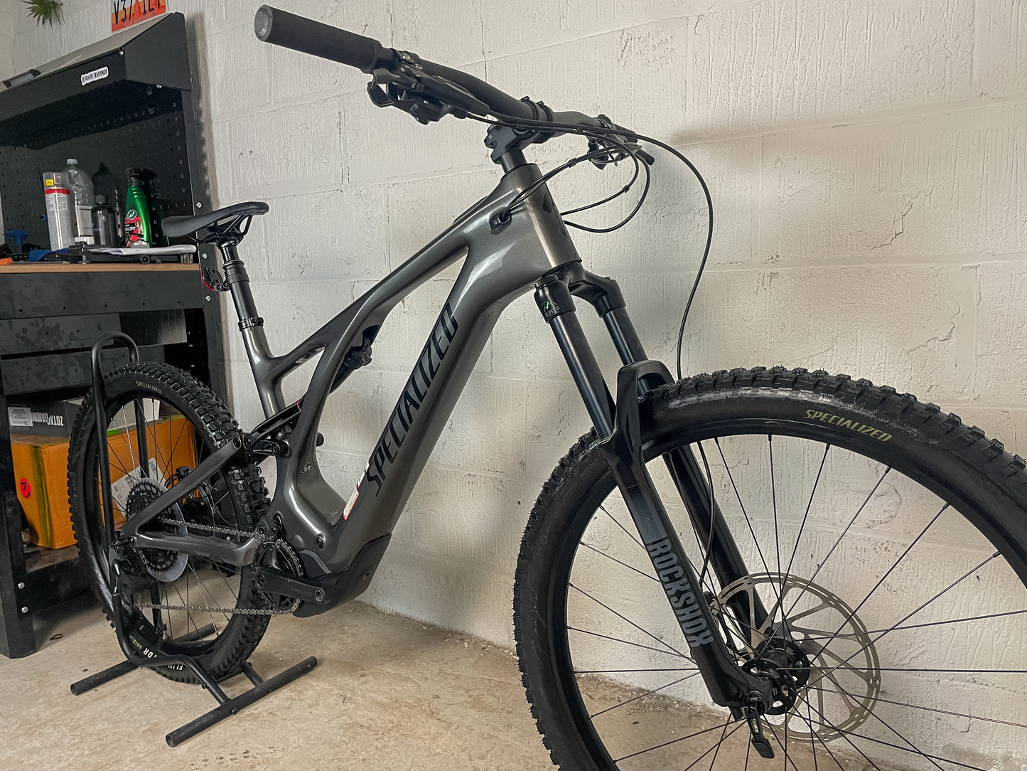 Specialized Turbo Levo Carbon 2024 Electric Mountain Bike *Only 18 Miles Rode*