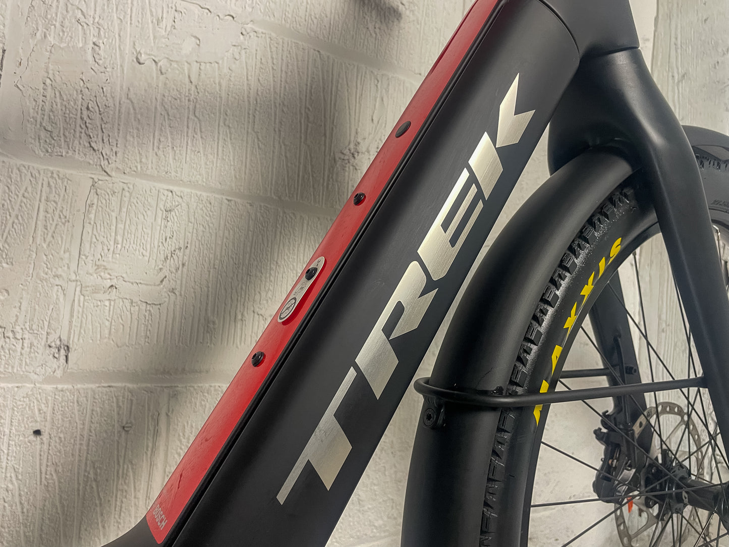 TREK ALLANT+ 9.9 250W 2022 CARBON ELECTRIC HYBRID BIKE *Only 400 Miles Rode*