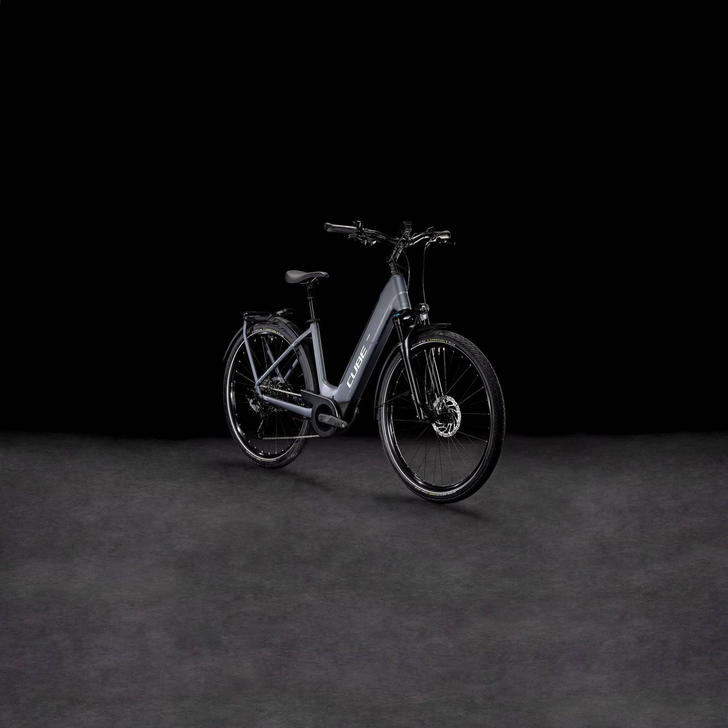 CUBE TOURING HYBRID PRO 625 METALLICGREY/CHROME 2025