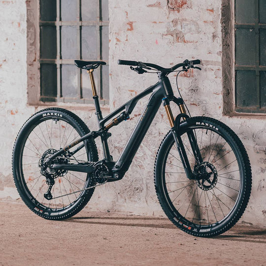 CUBE AMS HYBRID ONE44 C:68X SLT 400X 29 CARBON/GOLDDUST 2025