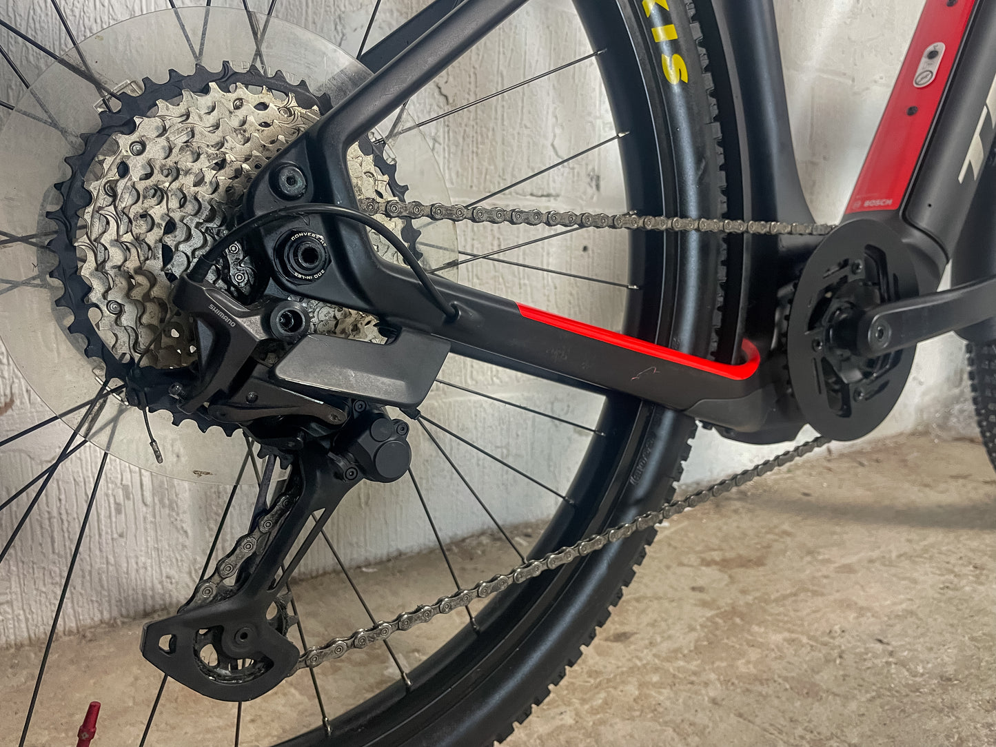 TREK ALLANT+ 9.9 250W 2022 CARBON ELECTRIC HYBRID BIKE *Only 400 Miles Rode*