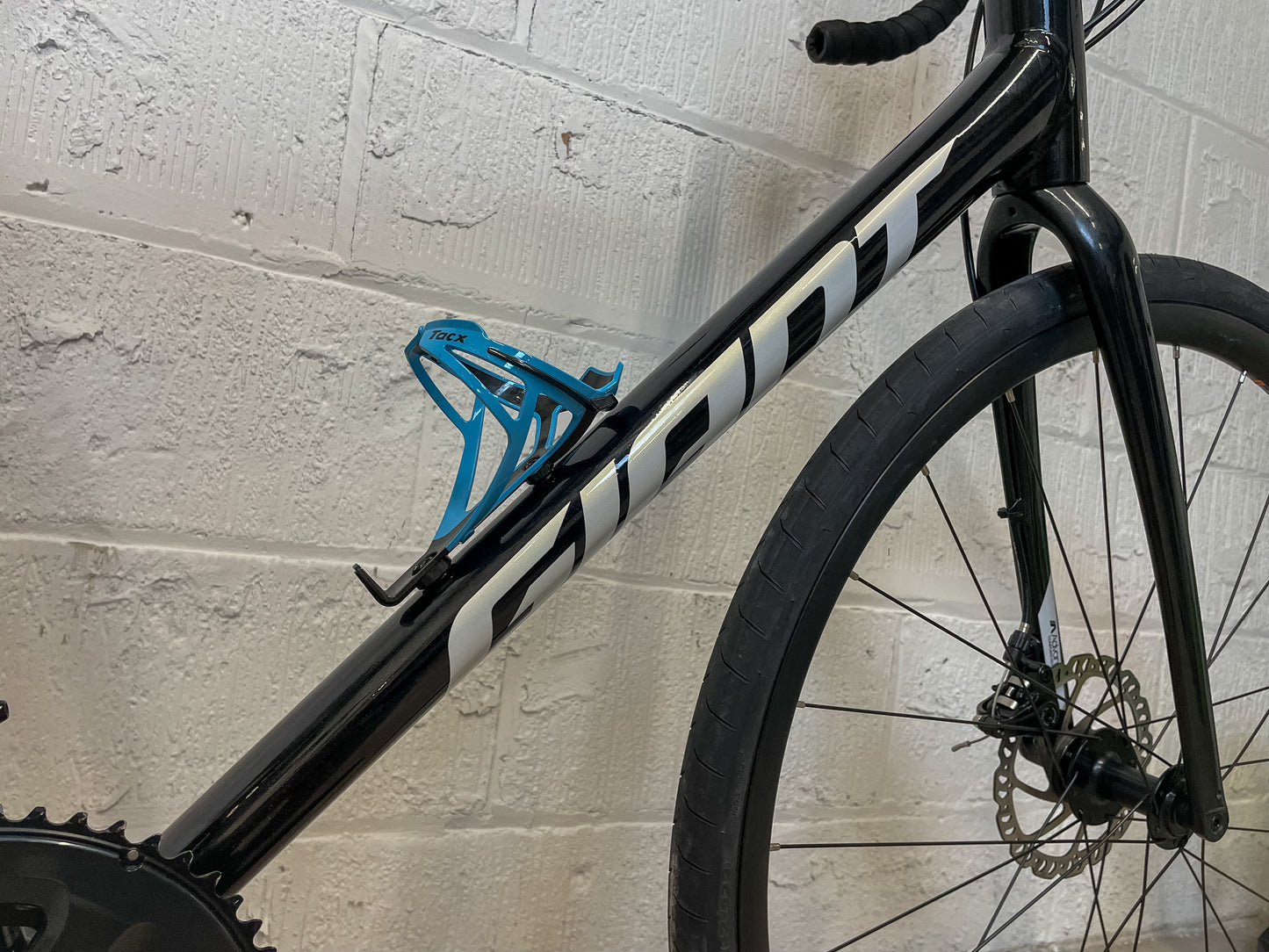 Giant Contend AR 3 Disc Road Bike