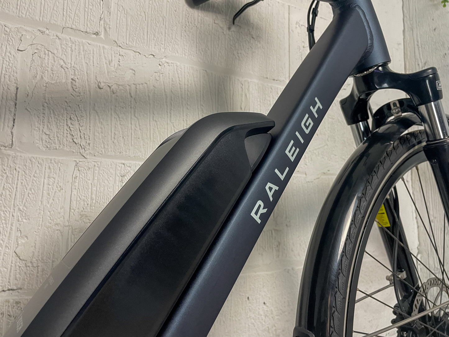 Raleigh Motus 2023 Electric Bike *Brand New*