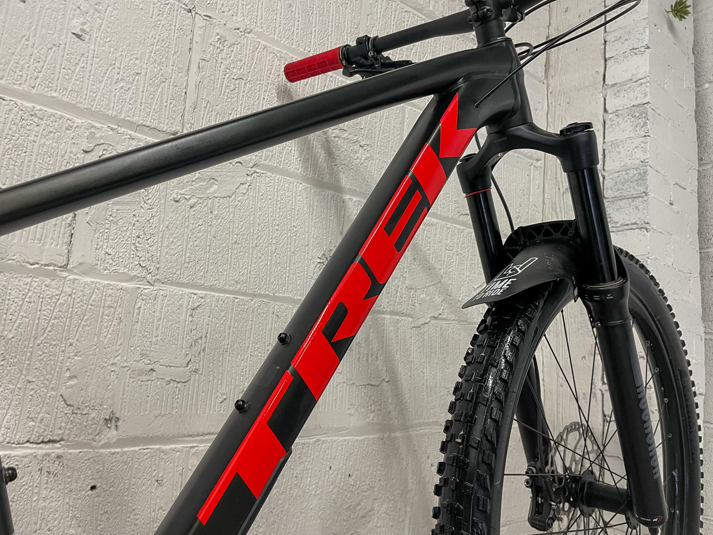 TREK ROSCOE 8 2025 HARDTAIL MOUNTAIN BIKE