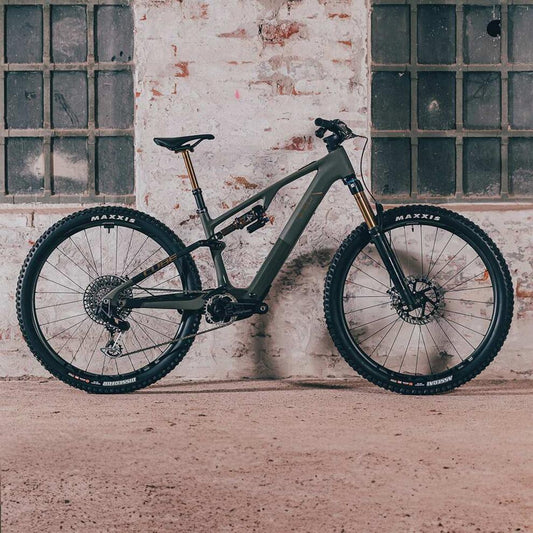 CUBE AMS HYBRID ONE44 C:68X SUPERTM 400X 29 DUSTYOLIVE/GOLD 2025