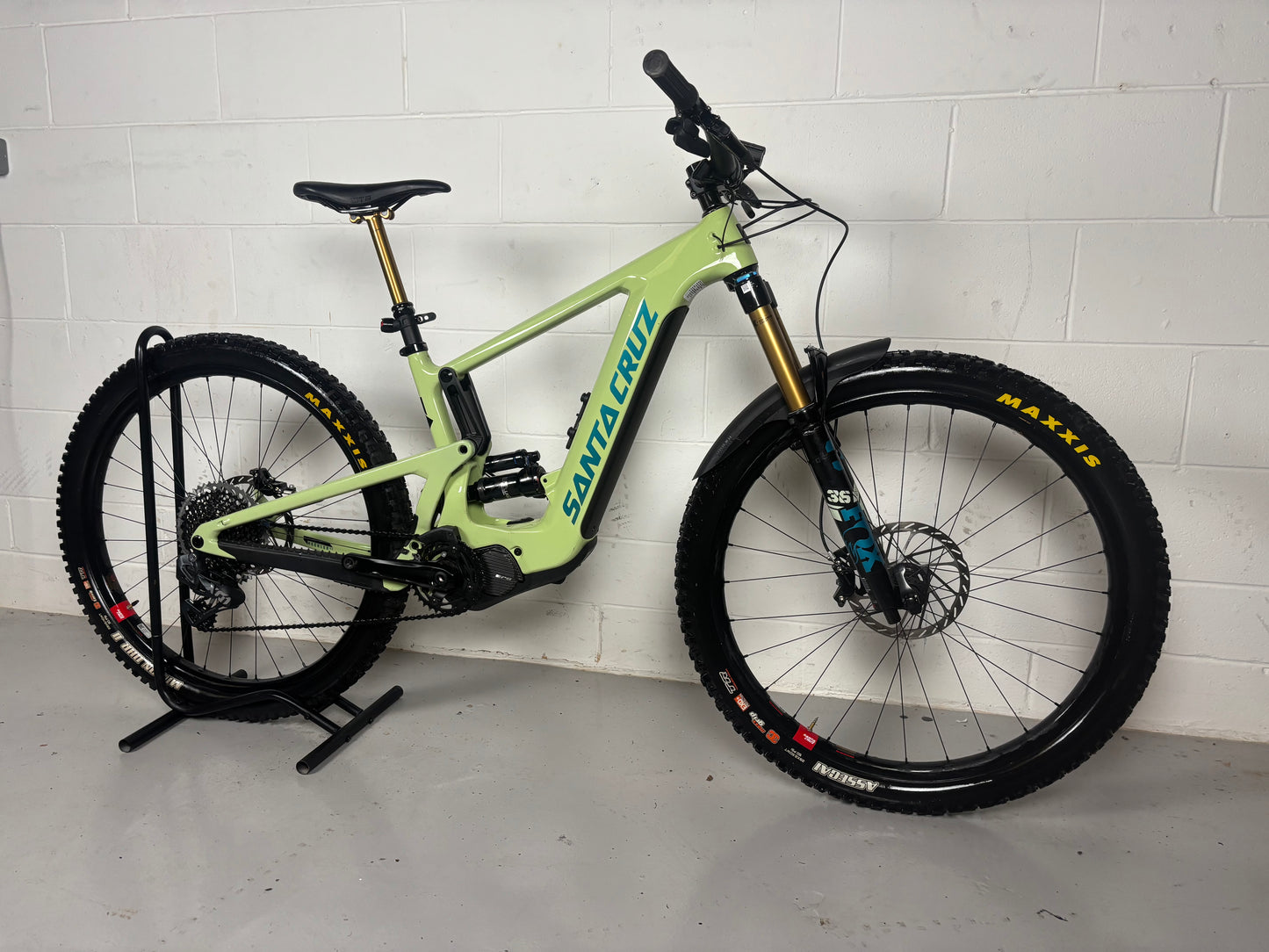 Santa Cruz Heckler CC X01 AXS RSV MX 2023 Electric Mountain Bike