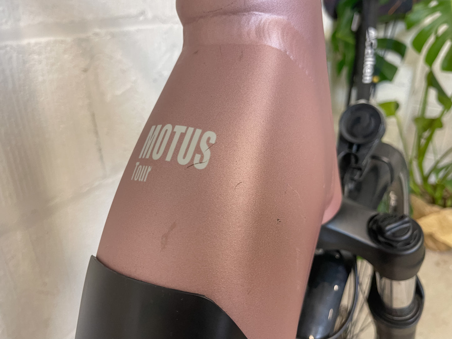 Raleigh Motus Tour 400Wh 2024 Electric Hybrid Bike *Only Rode 100 Miles*