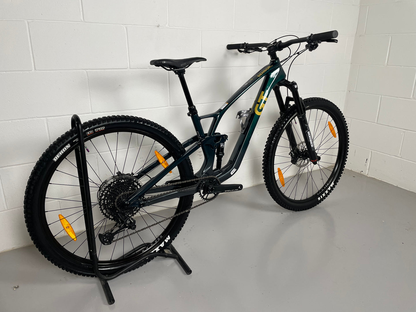 GT Sensor ST Carbon Elite 2024 Mountain Bike