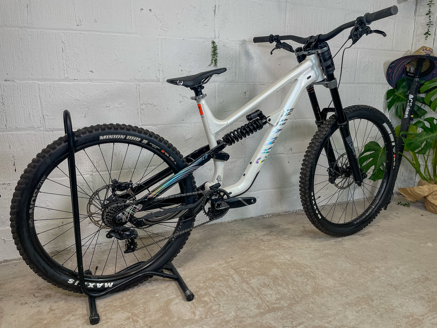 Canyon Sender Torque DH CLLCTV 2024 Full Suspension Mountain Bike