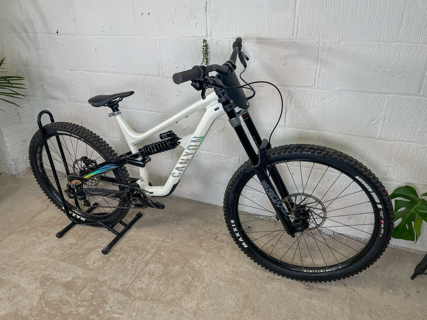 Canyon Sender Torque DH CLLCTV 2024 Full Suspension Mountain Bike