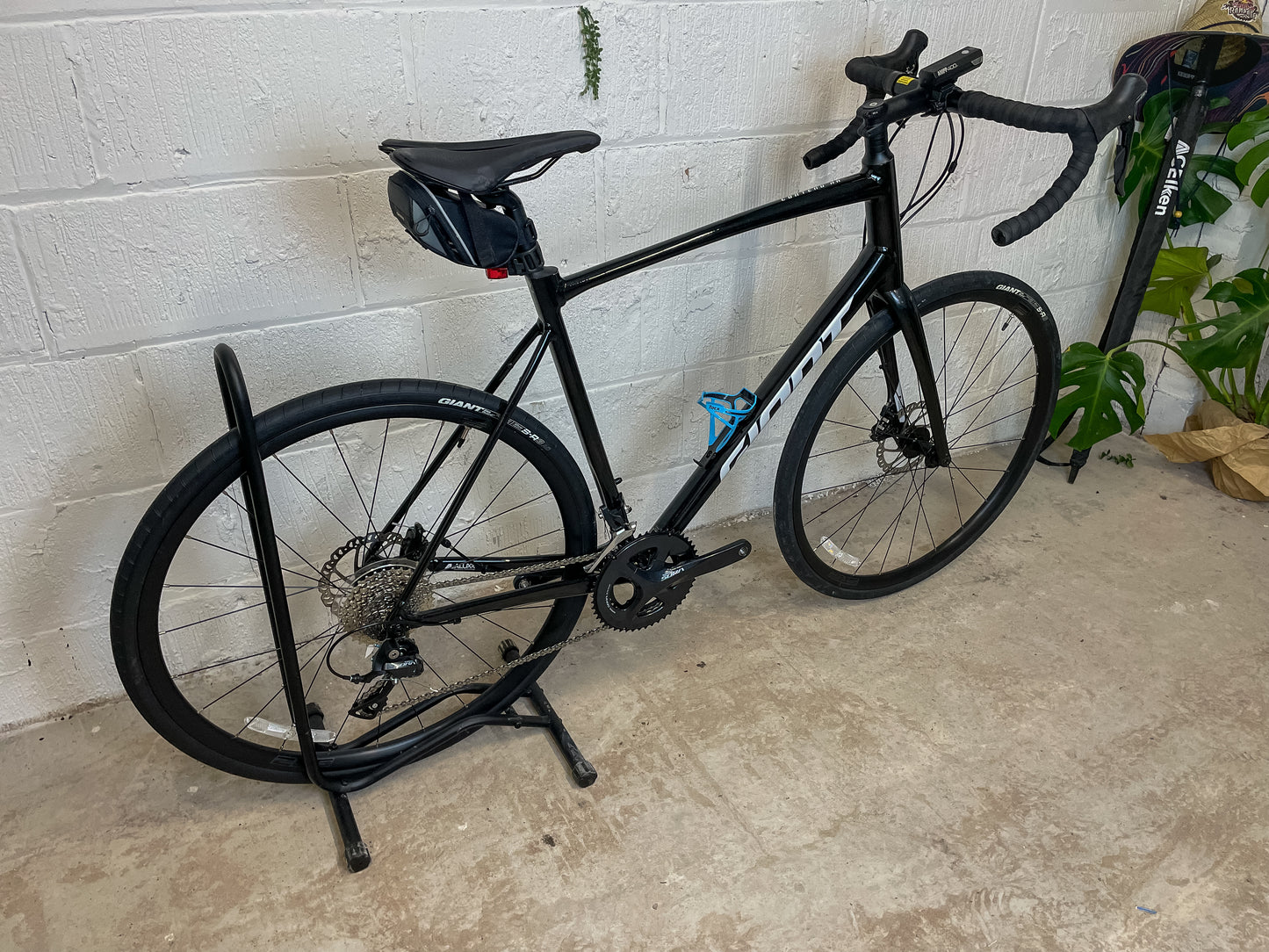 Giant Contend AR 3 Disc Road Bike