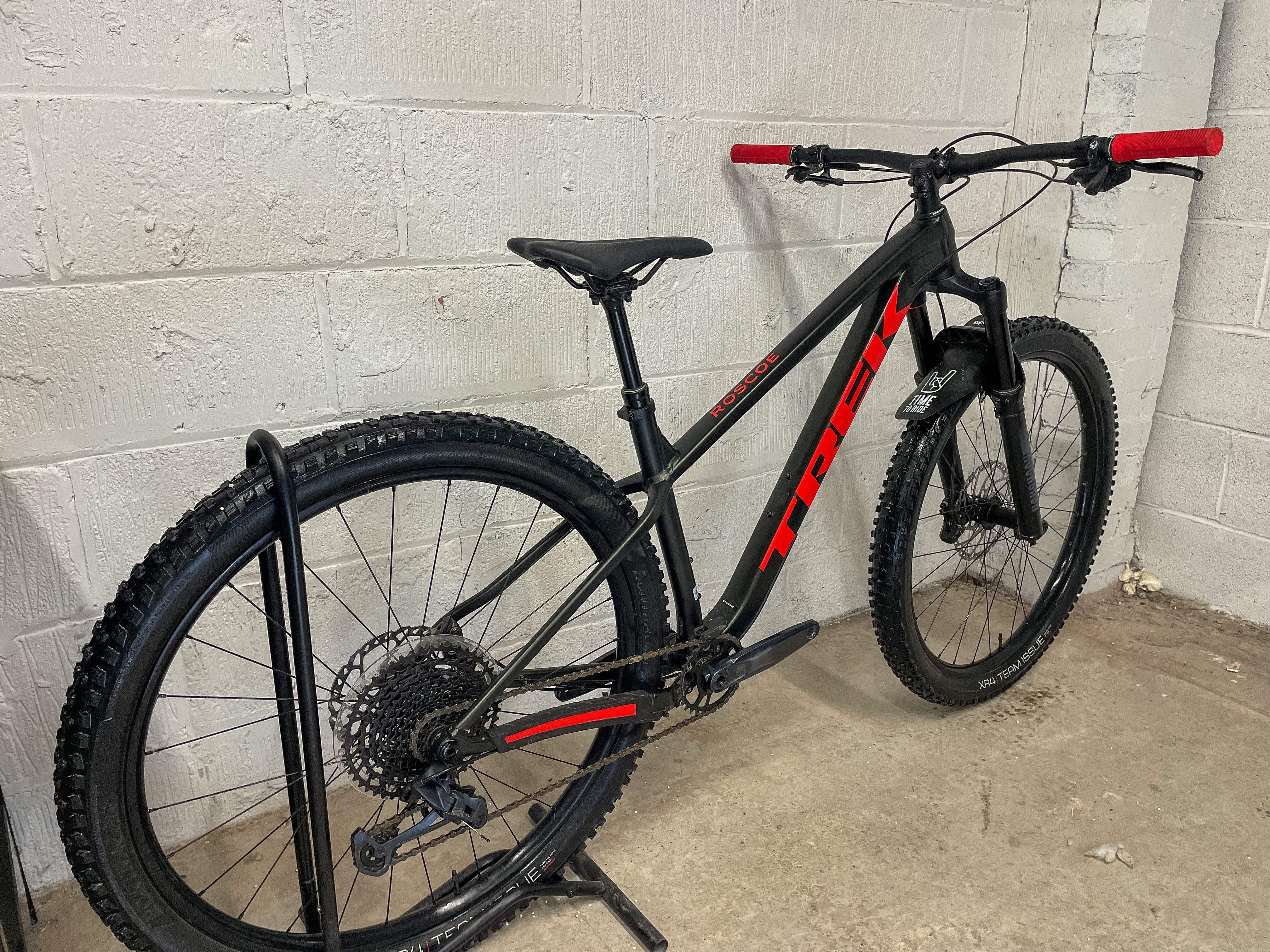 TREK ROSCOE 8 2025 HARDTAIL MOUNTAIN BIKE – Mcrbikes