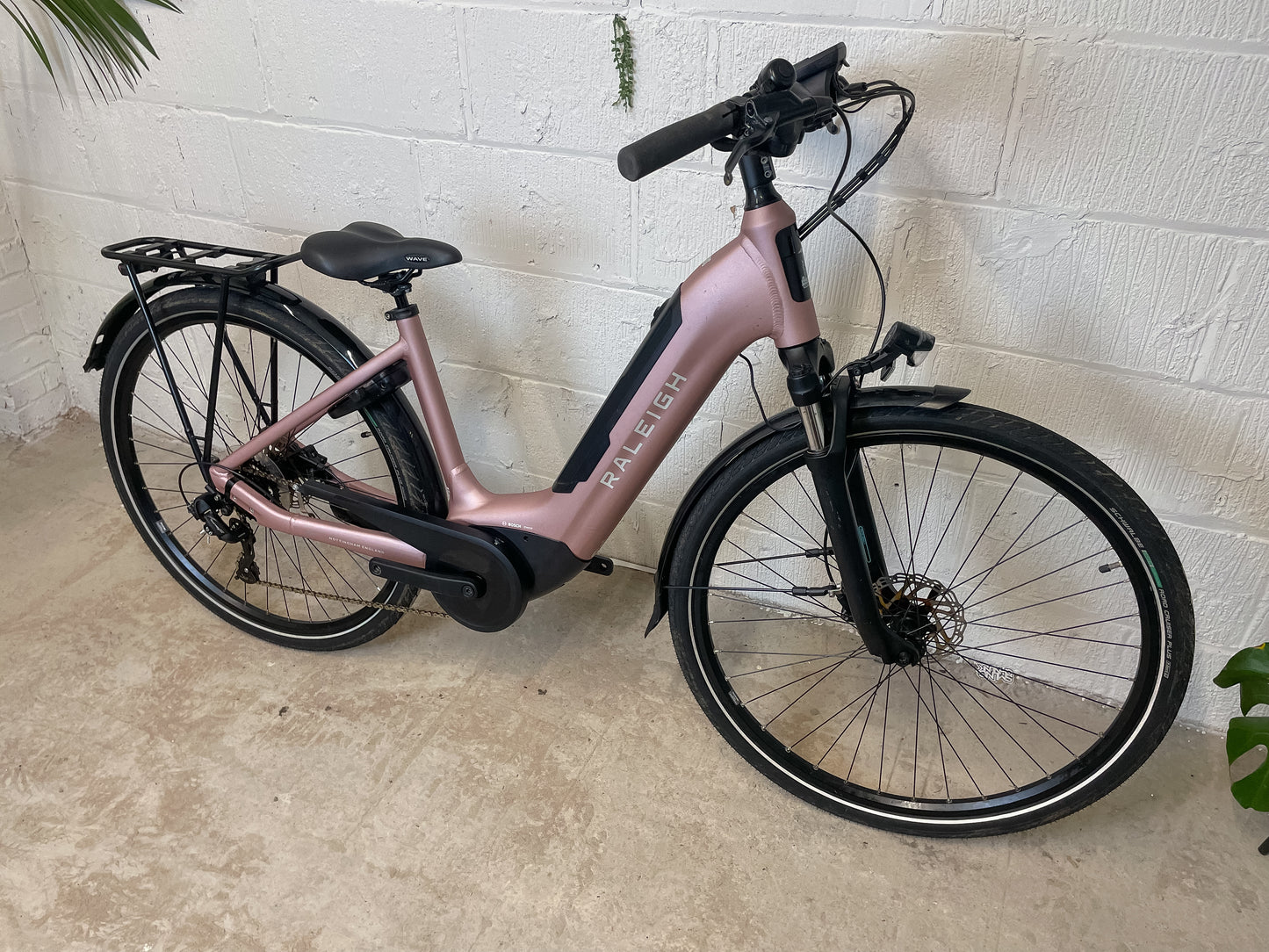 Raleigh Motus Tour 400Wh 2024 Electric Hybrid Bike *Only Rode 100 Miles*