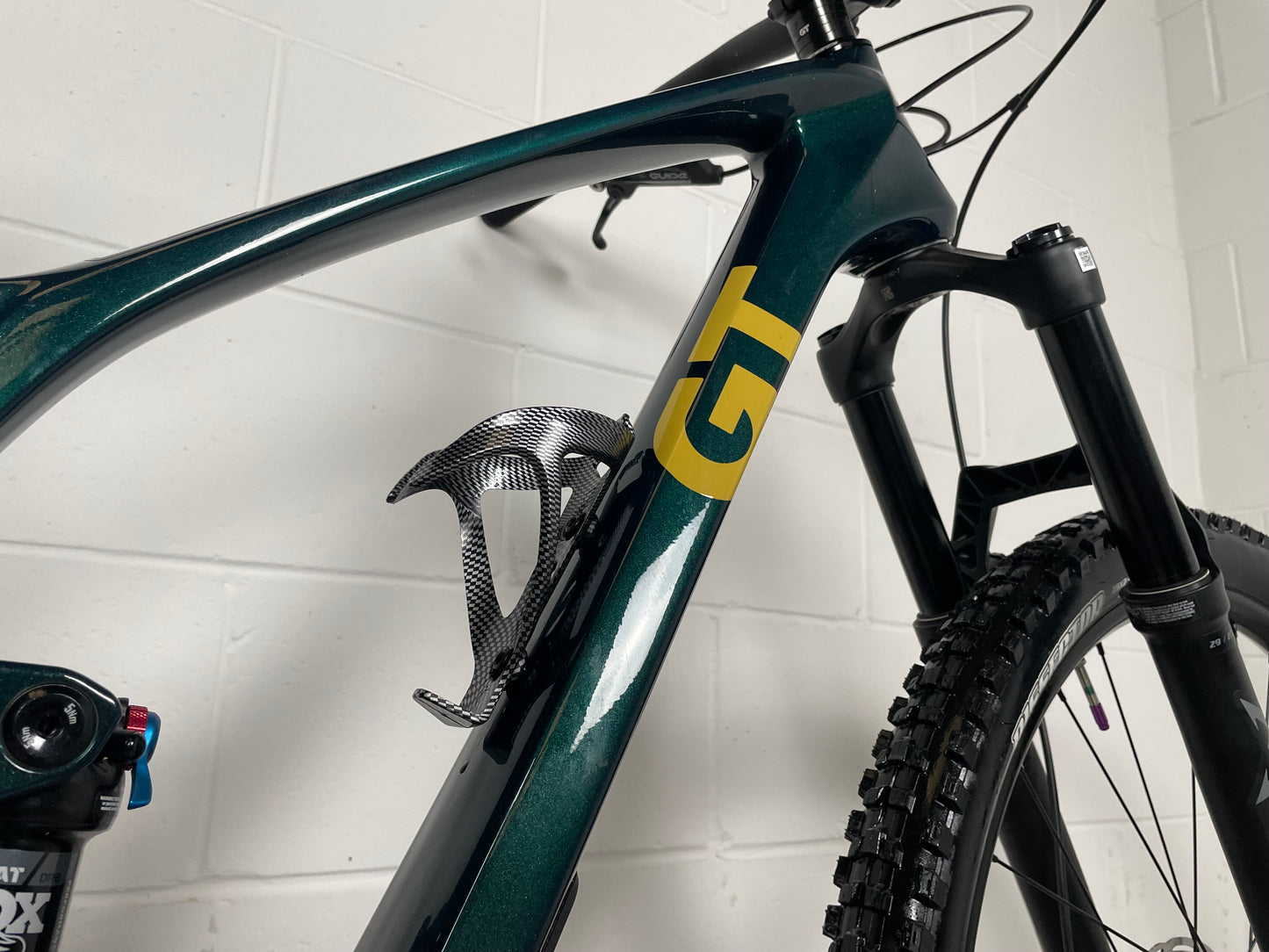 GT Sensor ST Carbon Elite 2024 Mountain Bike