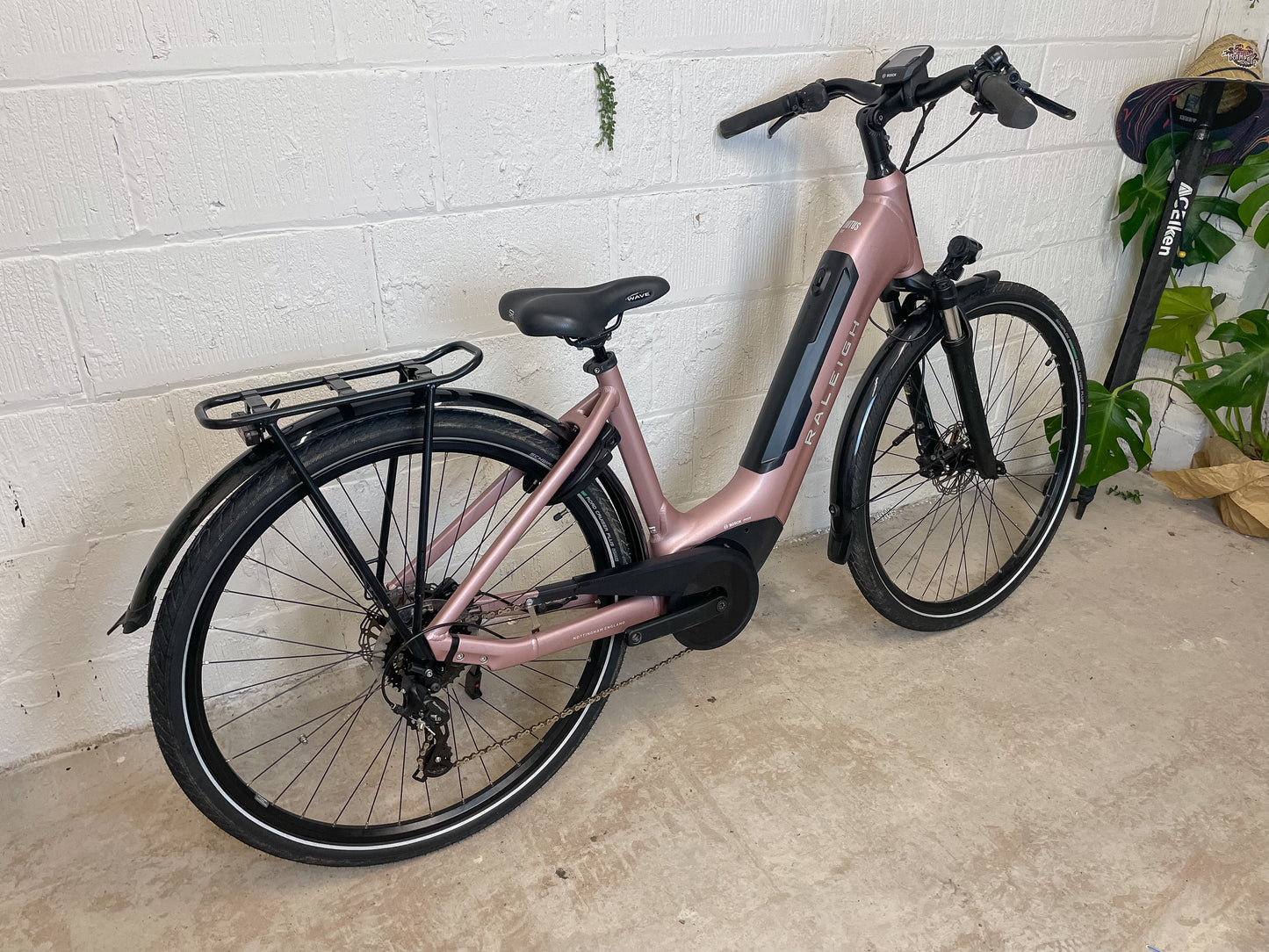 Raleigh Motus Tour 400Wh 2024 Electric Hybrid Bike *Only Rode 100 Miles*