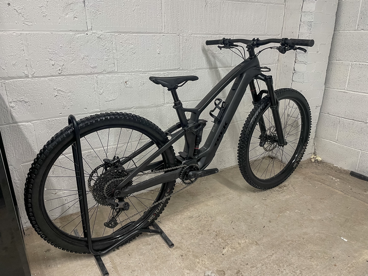 TREK  FUEL EXE 9.5 2024 ELECTRIC MOUNTAIN BIKE*Only 6 Miles Rode*