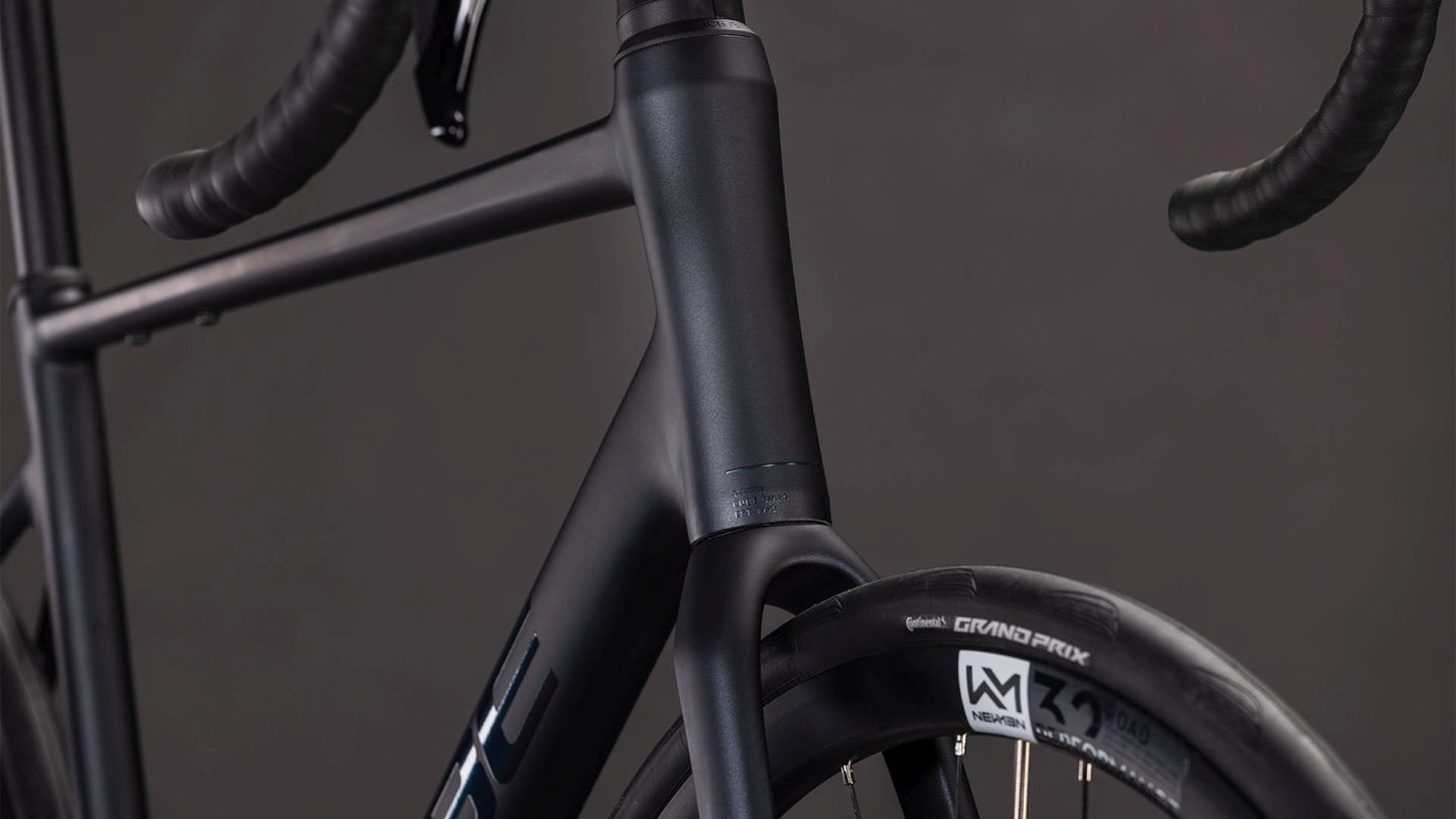 CUBE ATTAIN SLX COAL/PRISM 2026