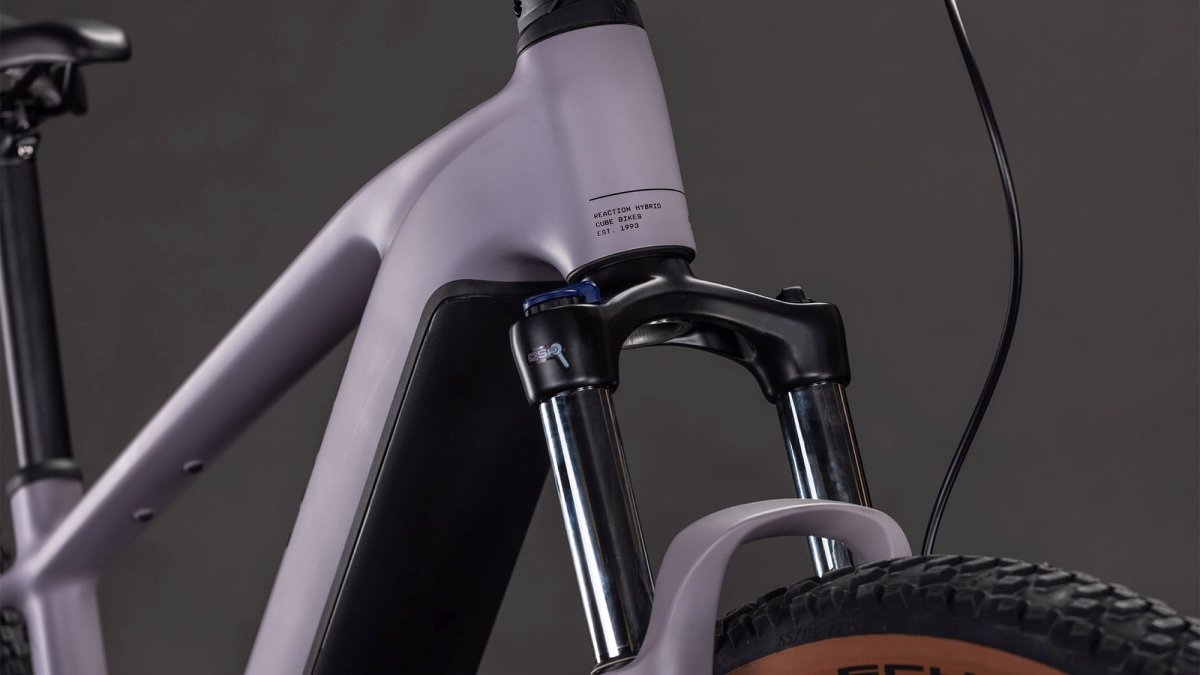 CUBE REACTION HYBRID PERFORMANCE 600 PLUMGREY/BLACK 2026